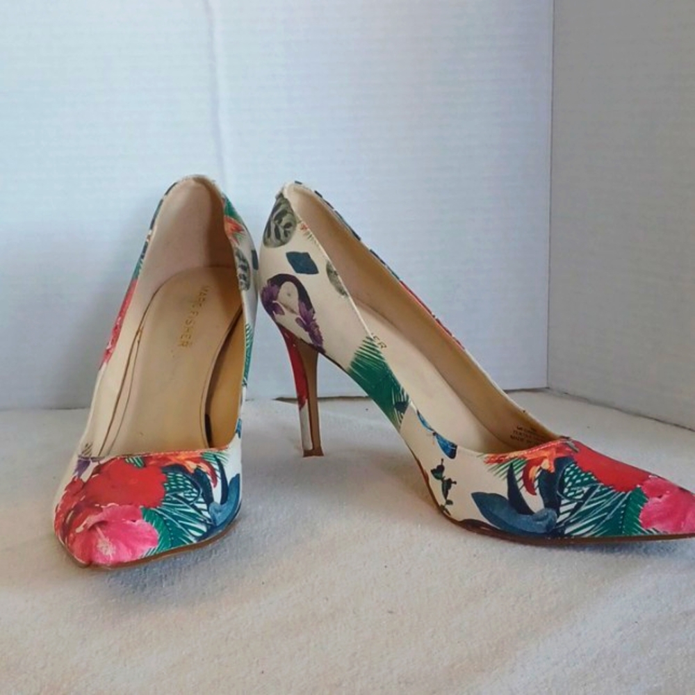 Marc Fisher, Womens, Hibiscus Floral 3.5", Classic Pointed Toe Heels.
